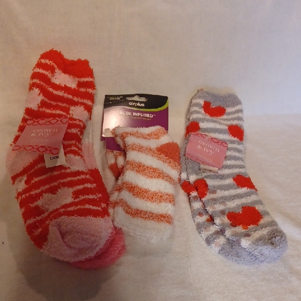 Crown & Ivy Cozy Non Slip Socks And Airplus Aloe  Infused Socks